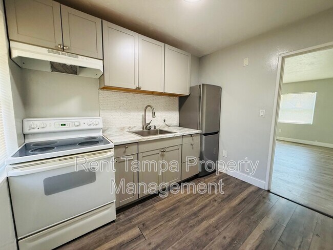 Foto del edificio - 637-637 17th Ave S
