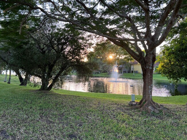 Foto del edificio - 1099 Waterbrook Ln