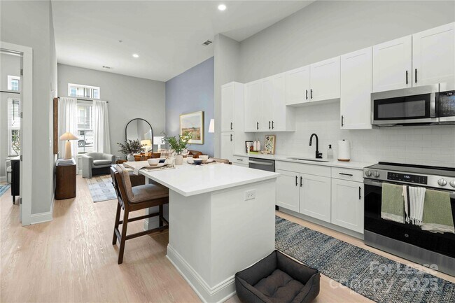 Foto del edificio - 9035 Lindholm Dr