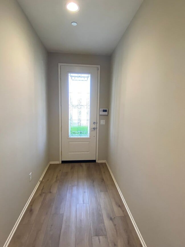 Building Photo - Desert Paradise Near You!