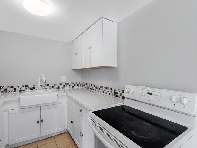 Building Photo - 311 Avanda Ct