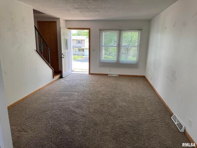 Foto del edificio - 18 Parkview Dr