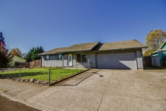 Building Photo - 7114 NE 144th Ave