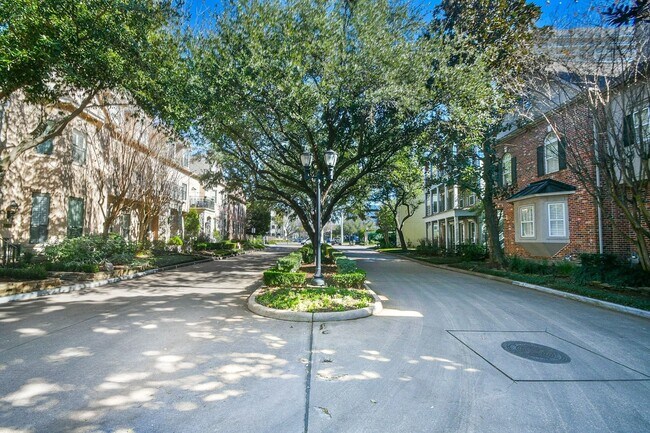 Foto del edificio - 3326 Memorial Crest Blvd