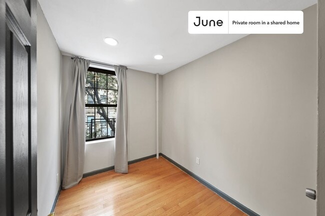 Foto del edificio - Room in Shared 3 bed/1 bath home