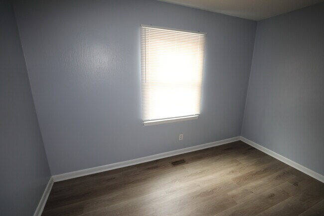 Foto del edificio - 1815 Paisley Ave