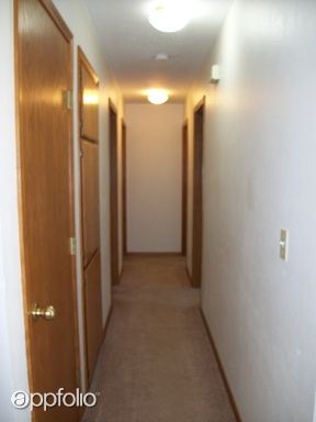 Building Photo - 933 SE Villard St