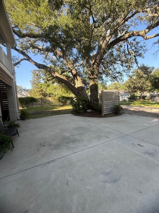 Building Photo - 406 Caverly Ln