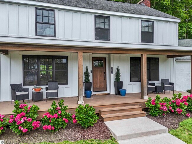 Foto del edificio - 7320 Peninsula Dr