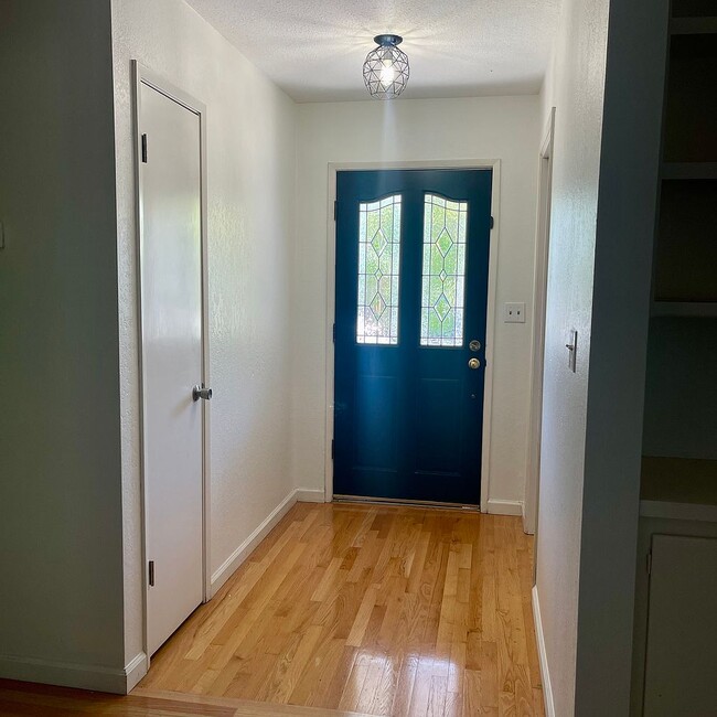 Foto del edificio - 5617 Dupont Dr
