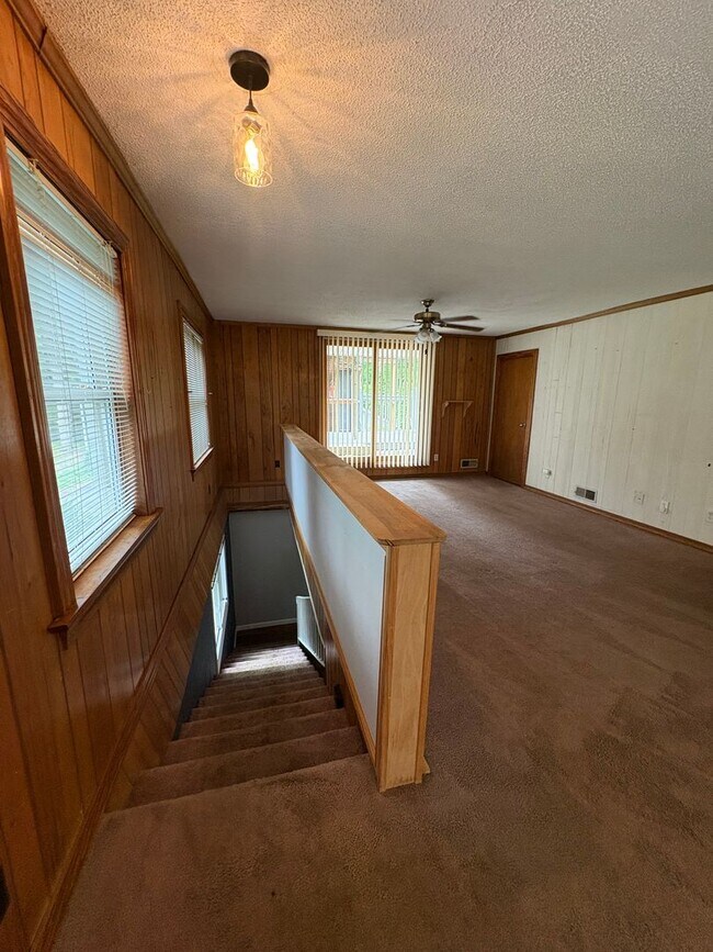 Foto del edificio - 3 bedroom 3 bath in Spartanburg with Lots of Space !!! Workshop in the garage!!