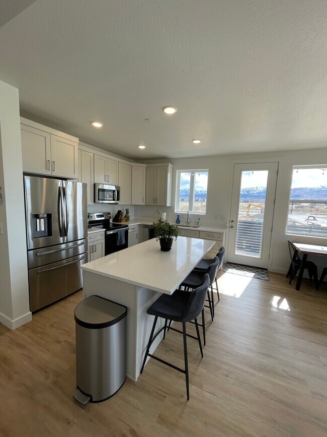 Building Photo - 5243 W Reventon Dr