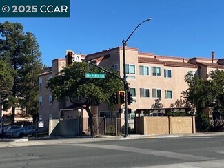 Building Photo - 1000 Evergreen Ter