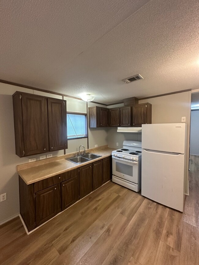 Photo - 7775 Florida Blvd (Denham Springs, LA) House
