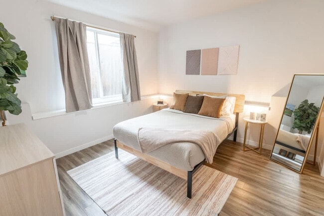 Building Photo - 5177 NE 14th Pl