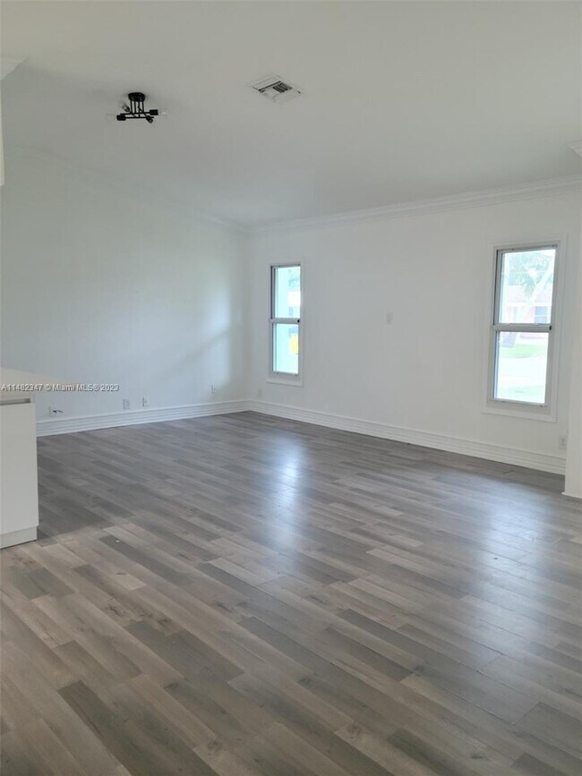 Building Photo - 4541 SW 28th Ter