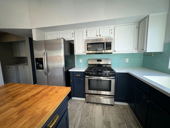 Building Photo - Adorable Newly Remodeled Dual Primary / 2 ...