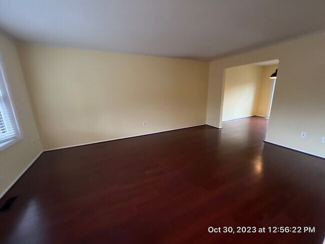 Building Photo - Olentangy Condominiums 2 Bedroom