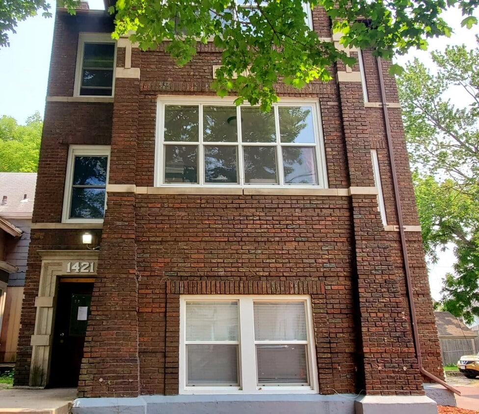 Primary Photo - 1421 N Main St