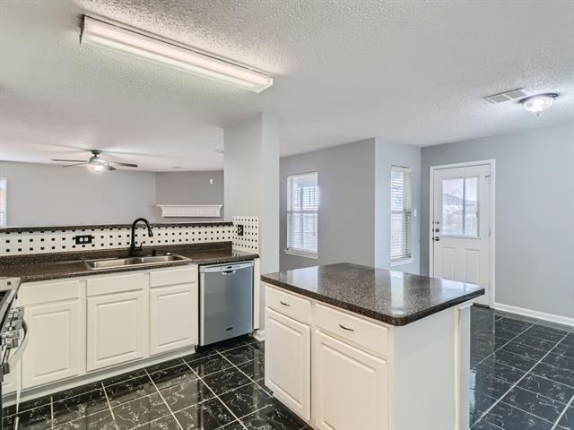 Building Photo - 7300 Lake Whitney Dr