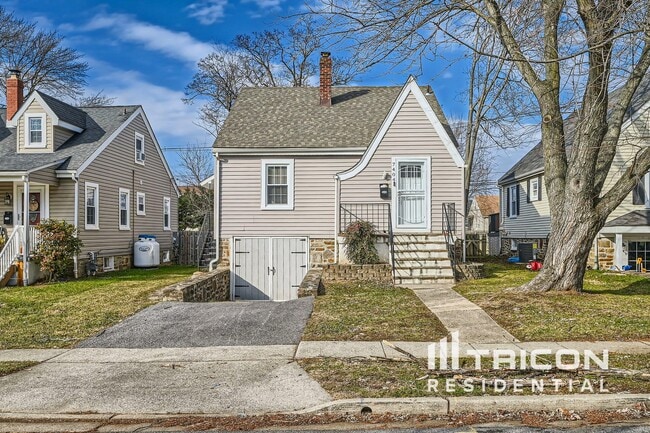 Building Photo - 7404 Park Dr