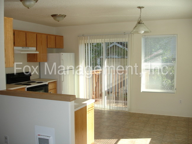 Foto del edificio - 12008 SE Pine St