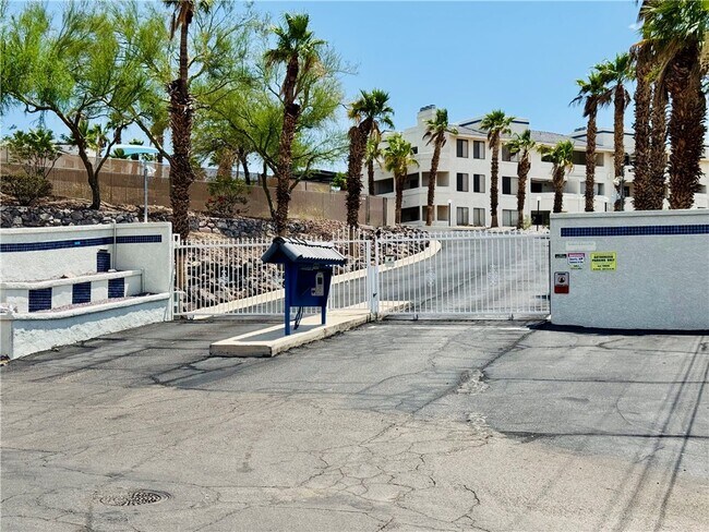 Foto del edificio - 2022 Merrill Ln