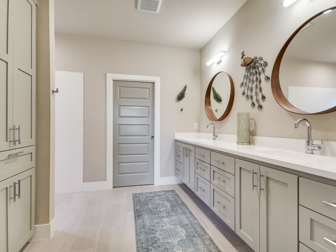 Foto principal - 21812 Surrey Ln