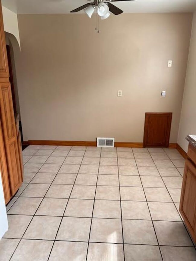 Building Photo - 864 Gary Ave