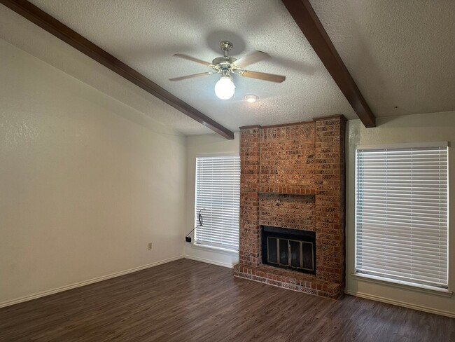 Foto del edificio - Southwest Lubbock 2 Bed 2 Bath 2 Car Garage