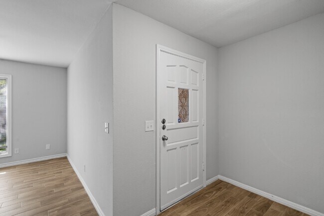 Building Photo - 3326 Foster Ln
