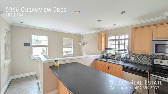 Building Photo - 5966 Cheamview Crescent
