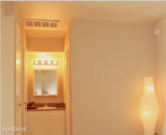 Foto del edificio - 2504 Manor Rd