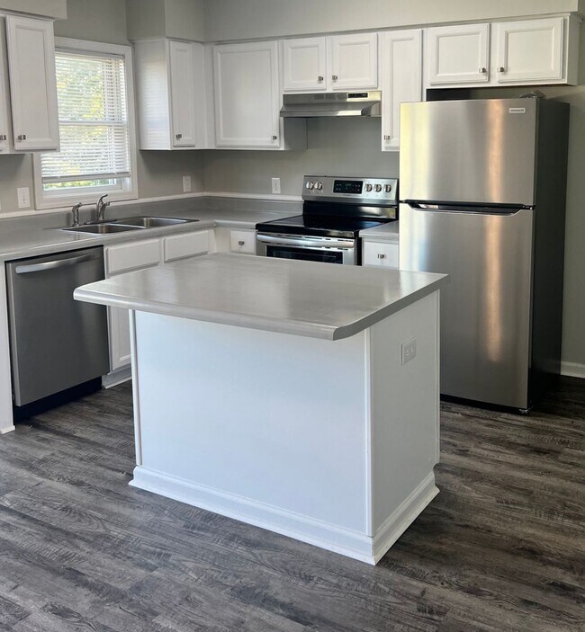 Foto del edificio - Just listed!