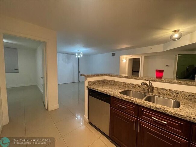 Foto del edificio - 4848 N State Rd 7