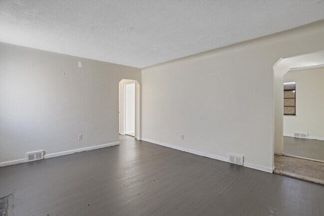 Building Photo - 11480 College St