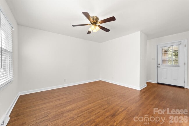 Building Photo - 4005 Abbeydale Dr