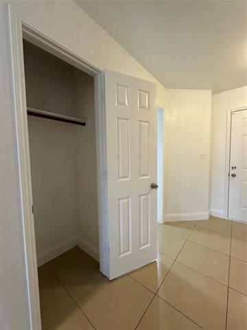 Building Photo - 3209 Royal Crest Dr