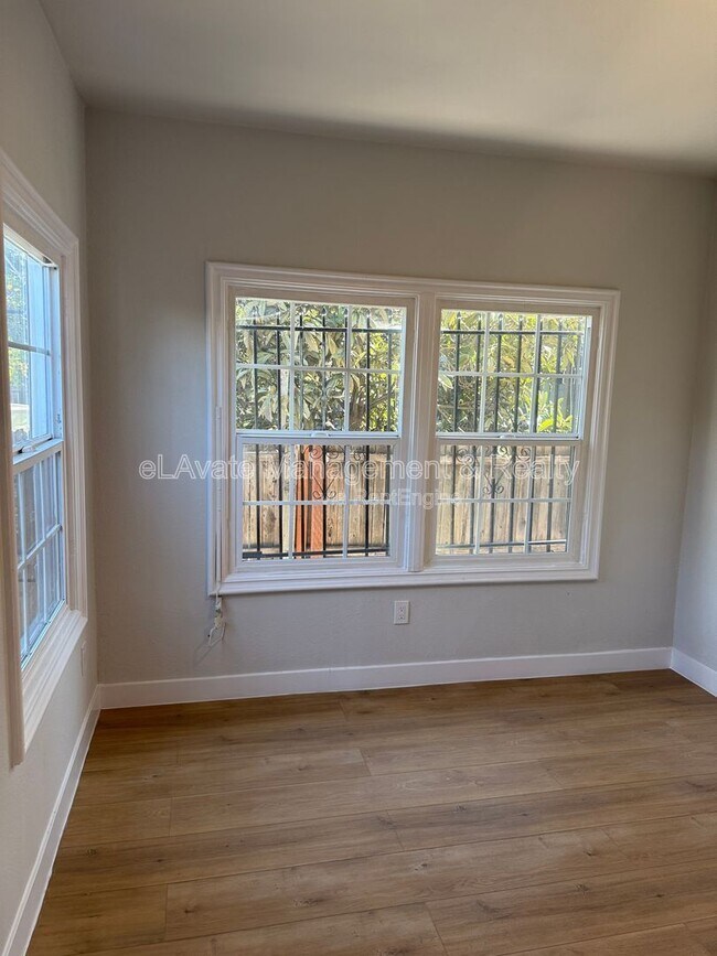 Building Photo - 1607 W 49th St