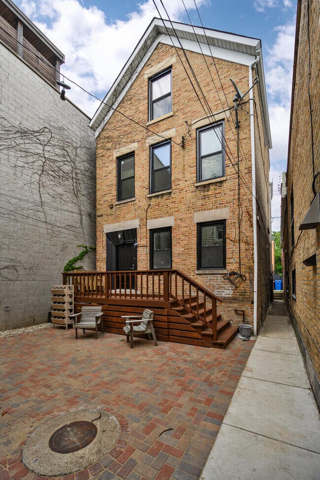 Foto del edificio - 1821 N Wolcott Ave