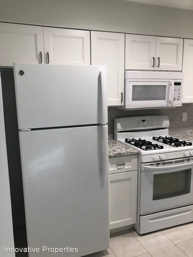 Building Photo - 2 br, 2 bath House - 609 Admiral Drive #208