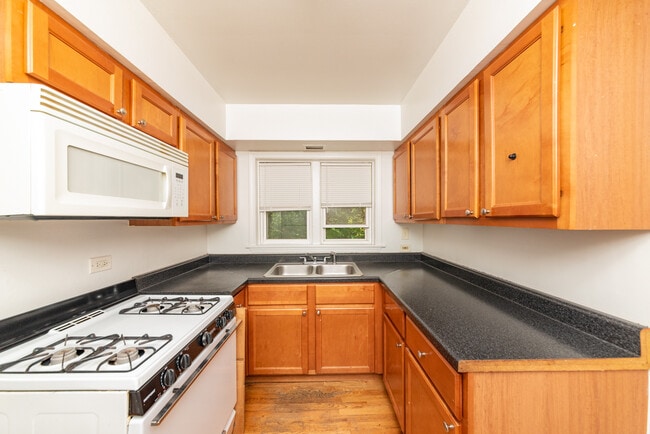 Building Photo - 233 Custer Ave