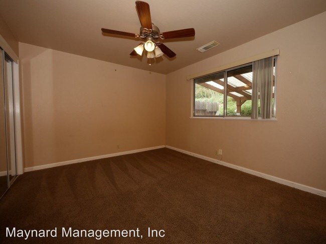 Building Photo - 1255 Oak Park Dr