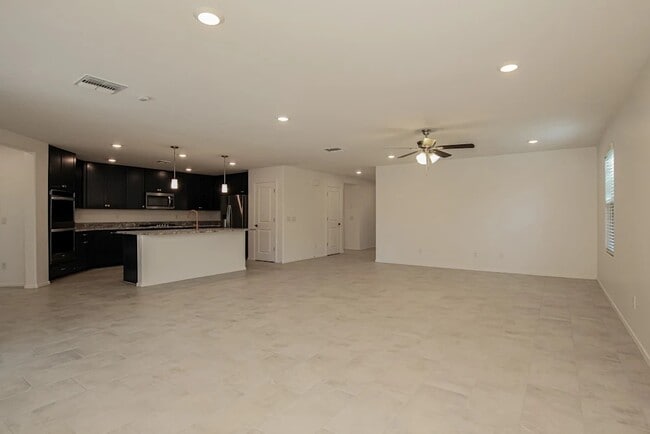 Foto del edificio - 2432 W Jessica Ln