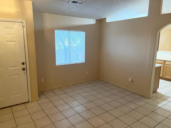 Building Photo - 4761 Jessica Dr NE