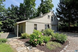 Building Photo - 15 Maple Shade Rd