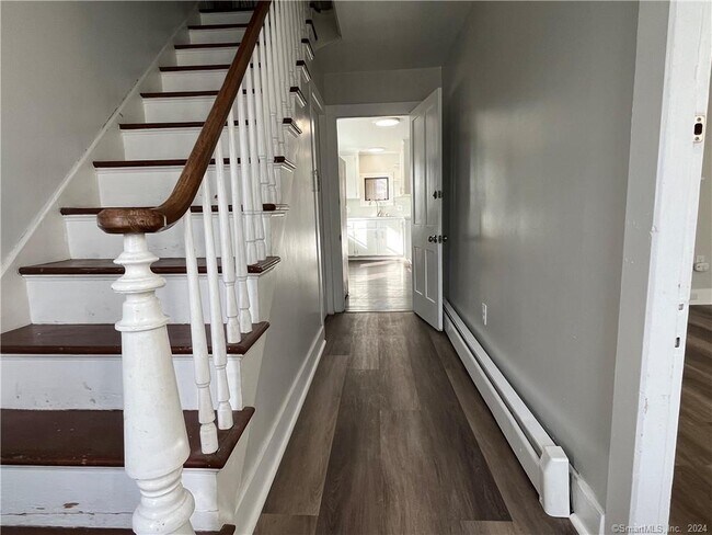 Building Photo - 18 Noyes Ave