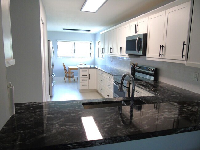 Building Photo - 15365 Lakes of Delray Blvd