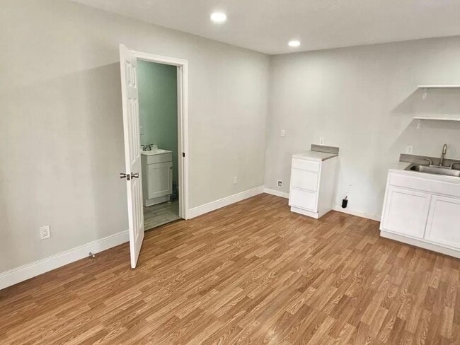 Building Photo - 1306 Heights St