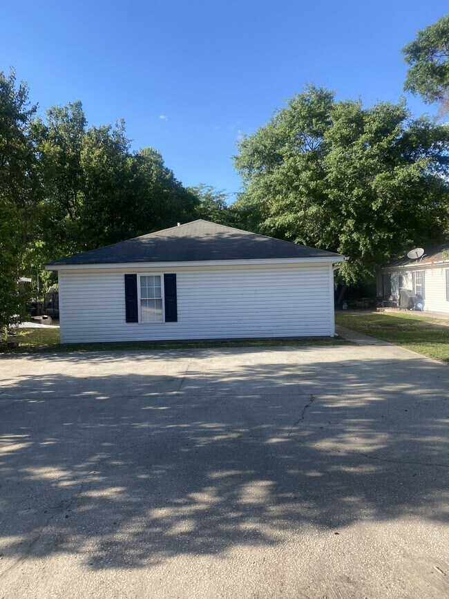 Foto del edificio - 1309 Waverly Ave